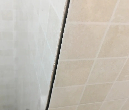 太湖瓷砖空鼓维修公司分享阳台瓷砖脱落的修复过程可以分为以下几个步骤